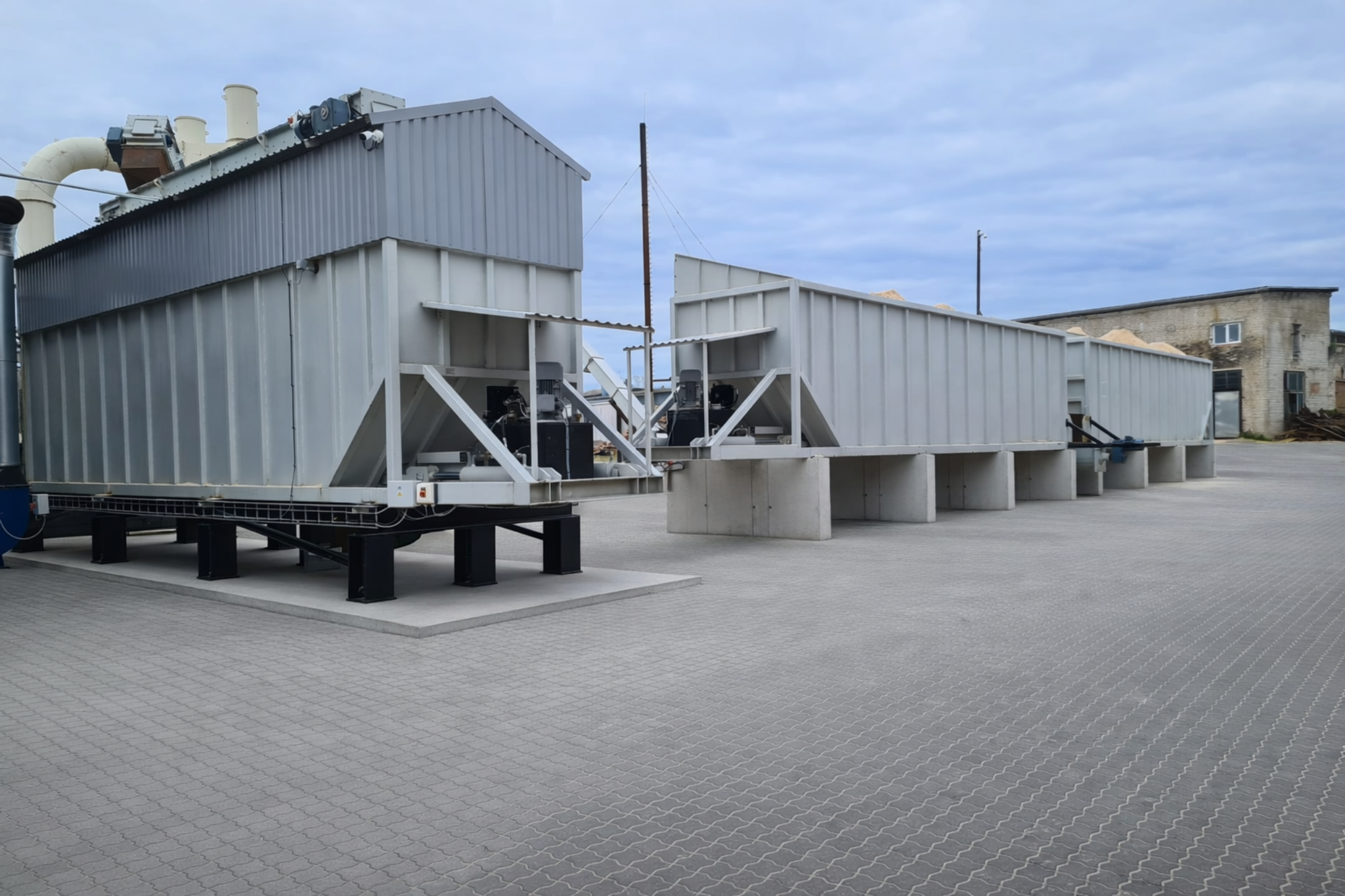 Raw material handling and storage system